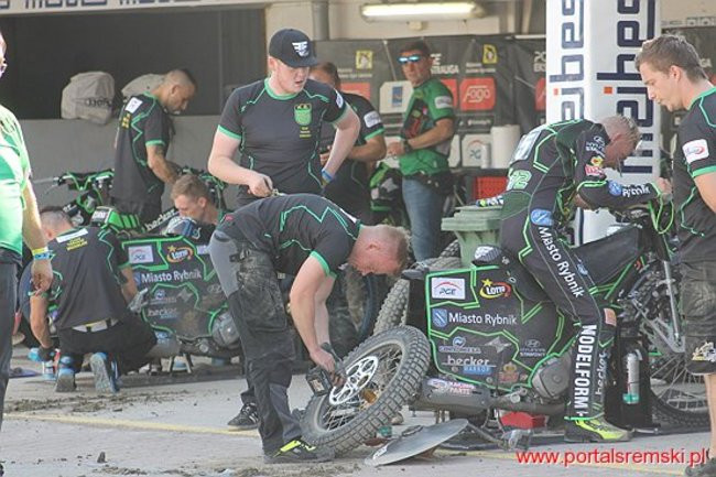 Byki lepsze od Rekinów