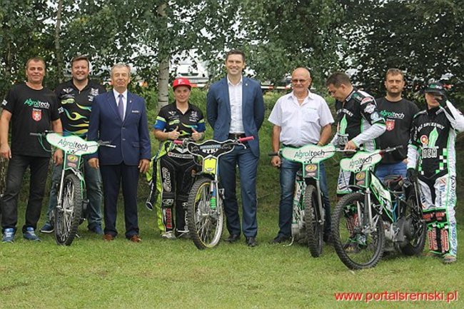 Amatorzy ze Śremu w Bielewie