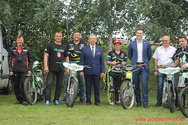 Amatorzy ze Śremu w Bielewie