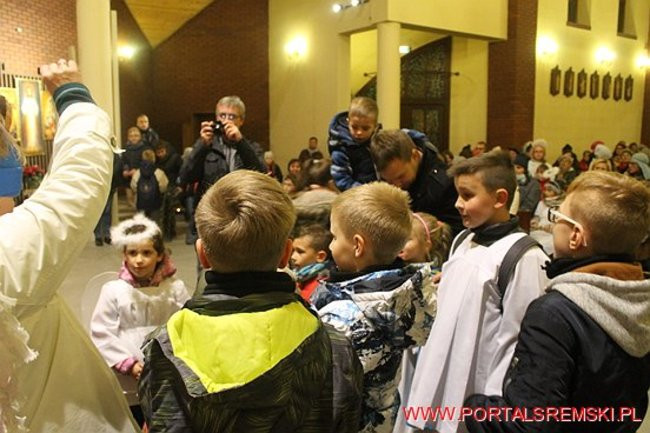 Procesja ze Świętymi