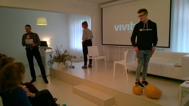 Gimnazjaliści na spotkaniu autorskim z Pawłem Beręsewiczem