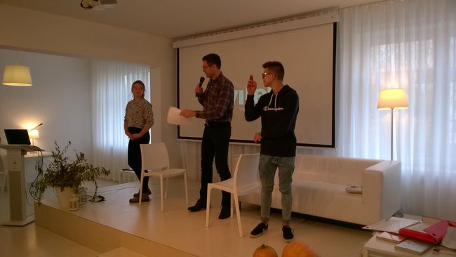 Gimnazjaliści na spotkaniu autorskim z Pawłem Beręsewiczem