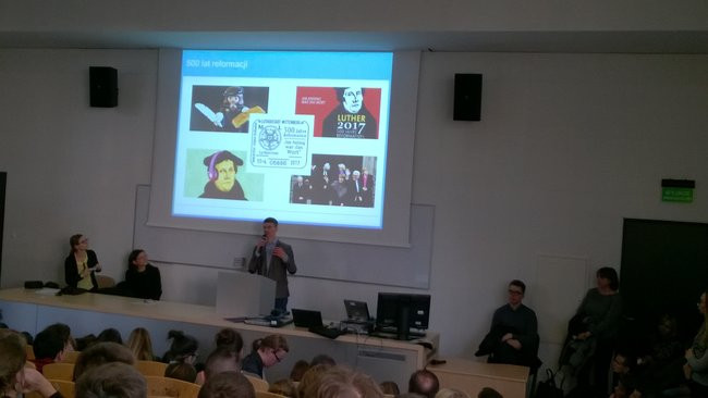 Gimnazjaliści na wykładzie