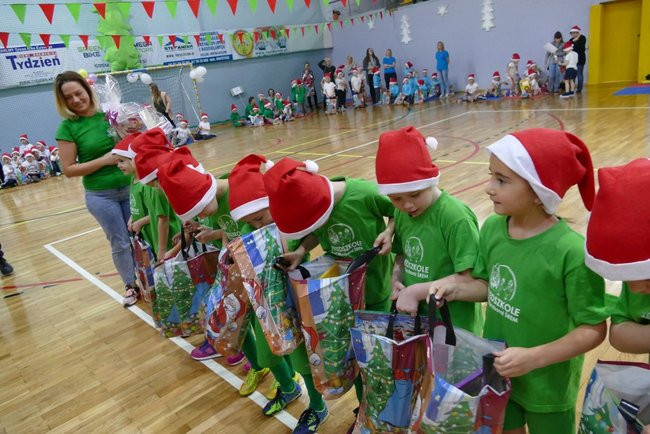 Grupa Żabki z Przedszkola Pod Wierzbami na Olimpiadzie Przedszkolaków
