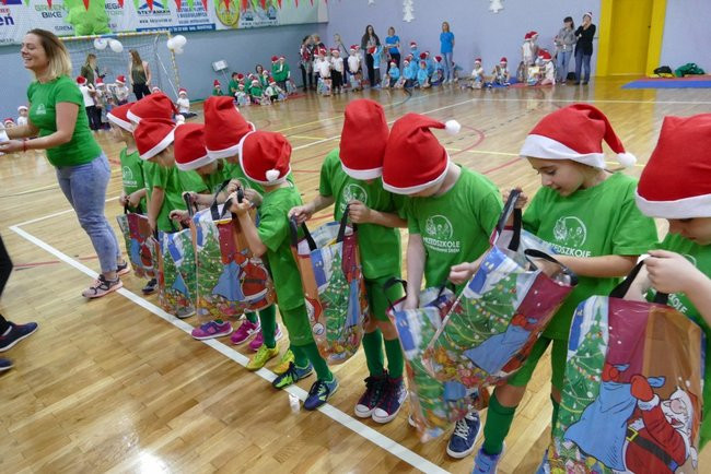 Grupa Żabki z Przedszkola Pod Wierzbami na Olimpiadzie Przedszkolaków