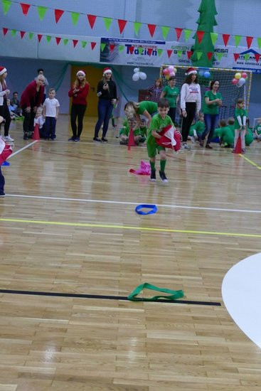 Grupa Żabki z Przedszkola Pod Wierzbami na Olimpiadzie Przedszkolaków