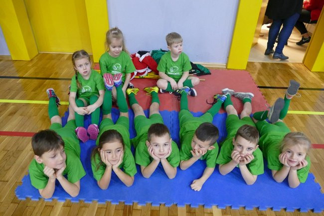 Grupa Żabki z Przedszkola Pod Wierzbami na Olimpiadzie Przedszkolaków