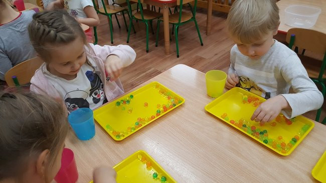 Zabawy z elementami integracji sensorycznej