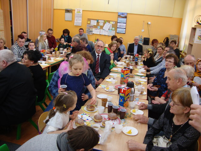 Z Babcią i Dziadkiem na wesoło