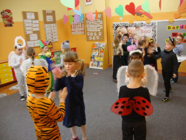 Z Babcią i Dziadkiem na wesoło