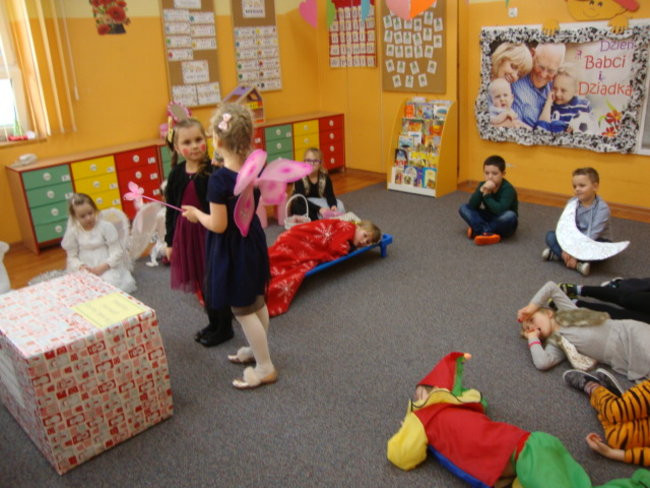 Z Babcią i Dziadkiem na wesoło