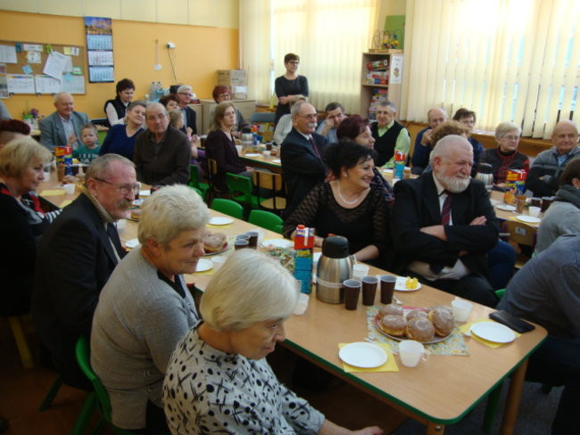 Z Babcią i Dziadkiem na wesoło