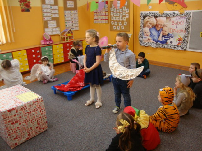 Z Babcią i Dziadkiem na wesoło