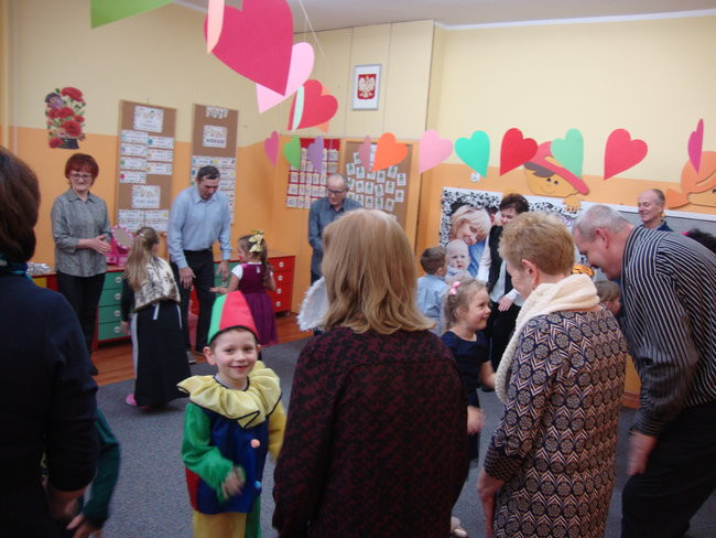 Z Babcią i Dziadkiem na wesoło