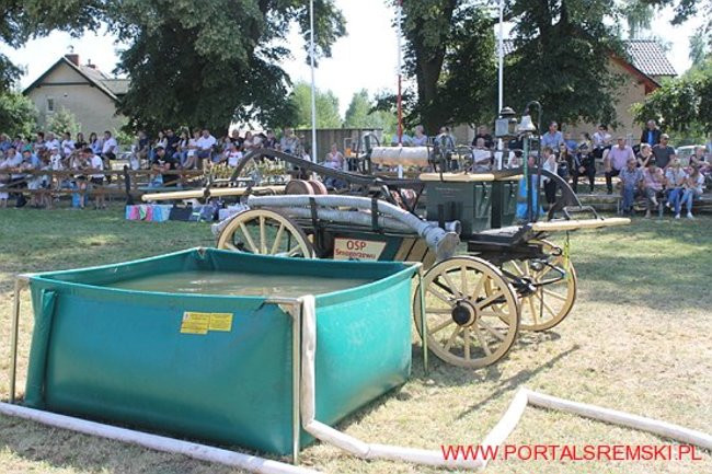 Niezwykłe sikawki w Cichowie