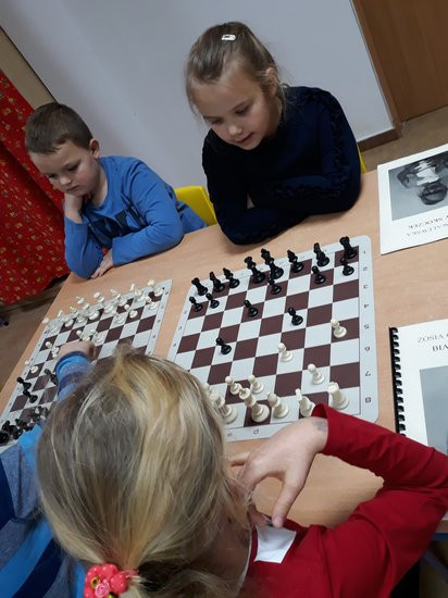 Młodzi szachiści rosną w Przedszkolu Pod Wierzbami