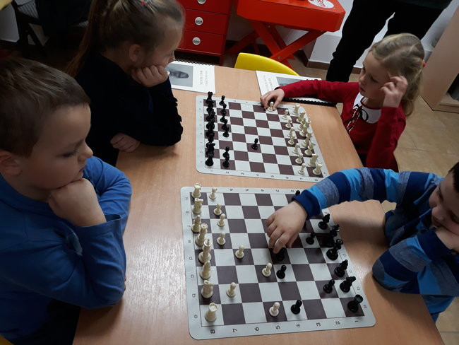 Młodzi szachiści rosną w Przedszkolu Pod Wierzbami