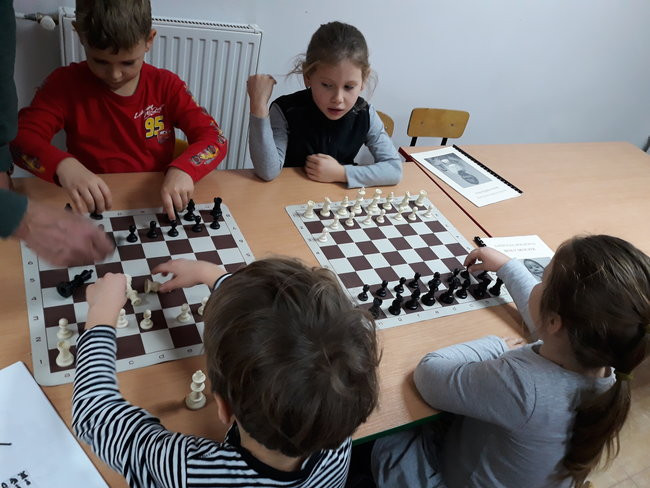 Młodzi szachiści rosną w Przedszkolu Pod Wierzbami