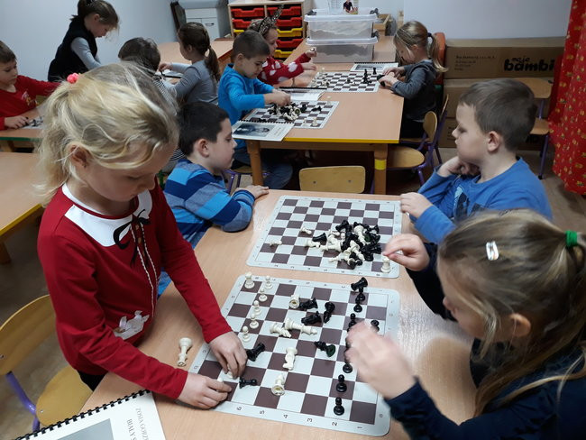 Młodzi szachiści rosną w Przedszkolu Pod Wierzbami
