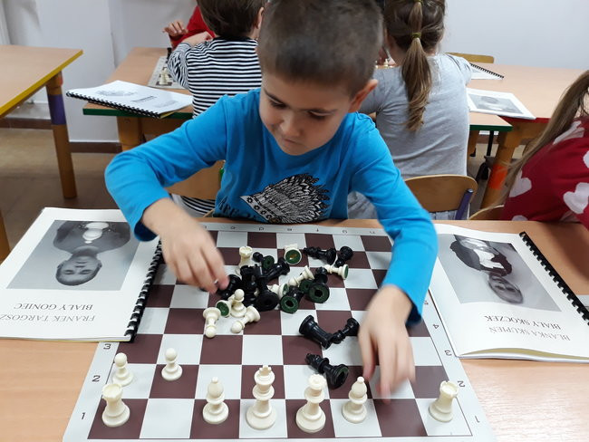 Młodzi szachiści rosną w Przedszkolu Pod Wierzbami