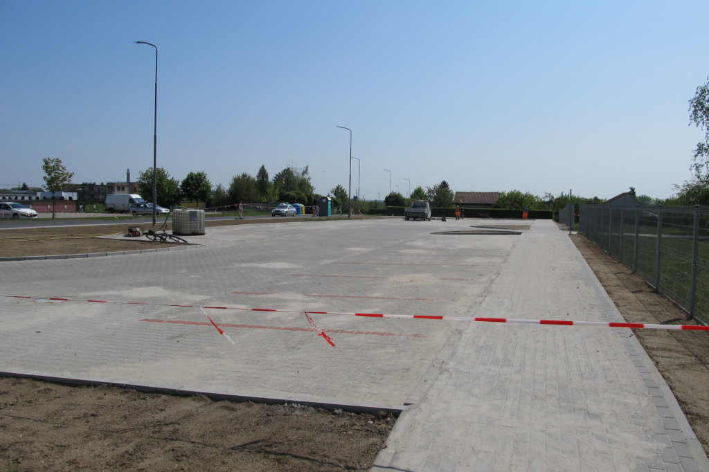 Nowy parking i remont Nowowiejskiego