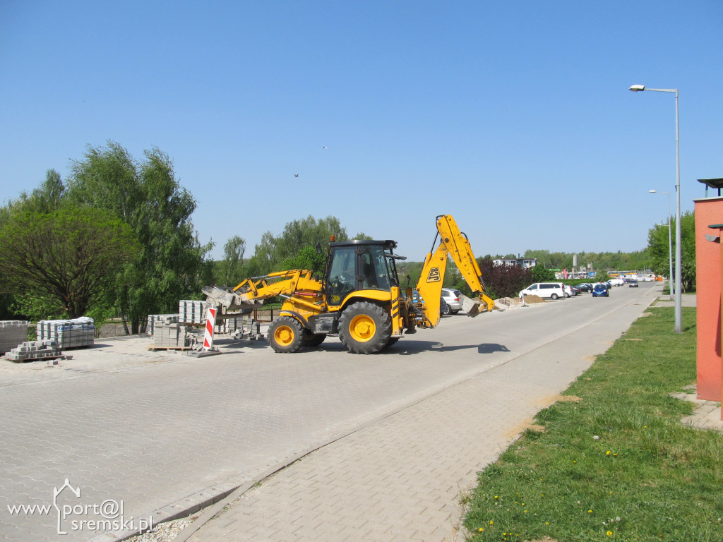 Nowy parking i remont Nowowiejskiego