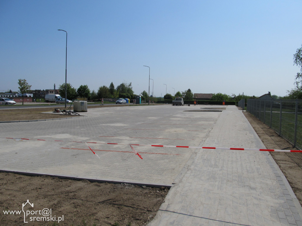 Nowy parking i remont Nowowiejskiego