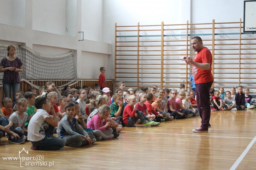 Pokaz szermierki w SP6