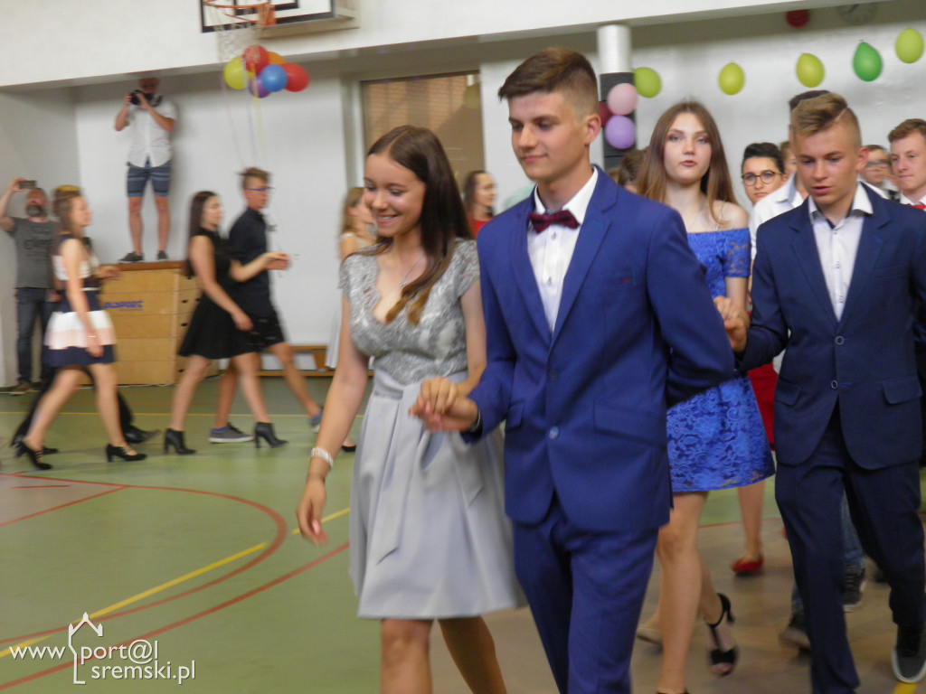 Bal absolwentów w Dąbrowie