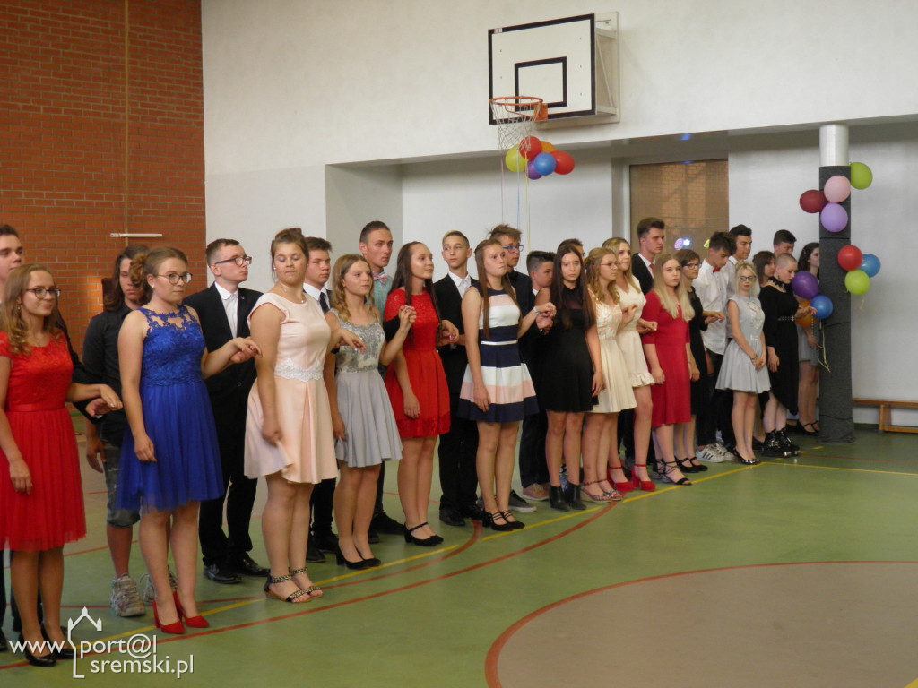 Bal absolwentów w Dąbrowie