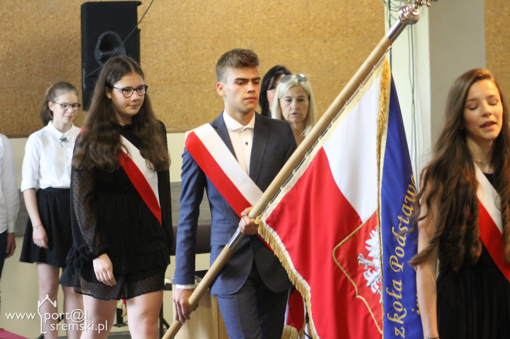 Szóstka żegnała uczniów