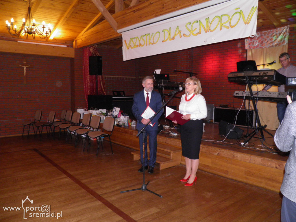 Seniorzy się bawią
