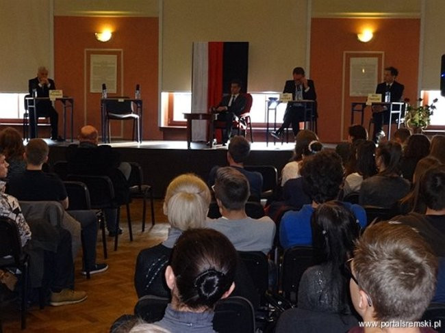 Debata z kandydatami na burmistrza