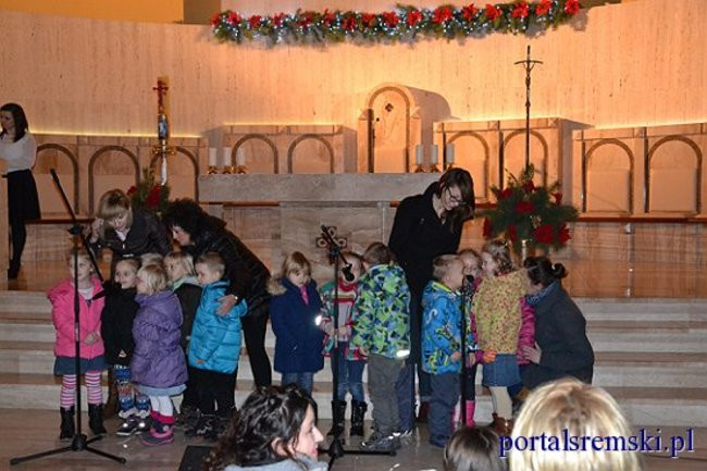 Kolędowali w kościele