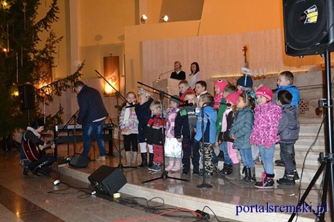 Kolędowali w kościele