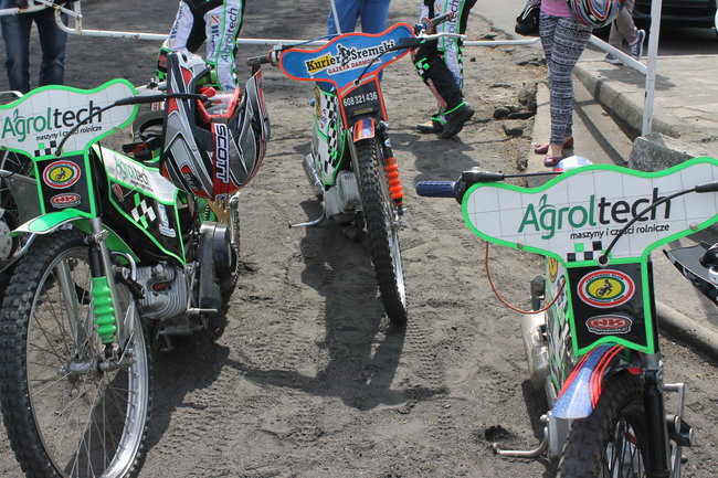 Amatorzy błyszczeli