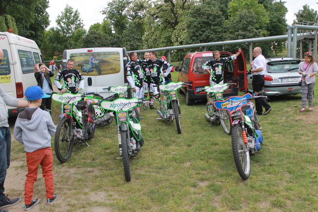 Amatorzy błyszczeli