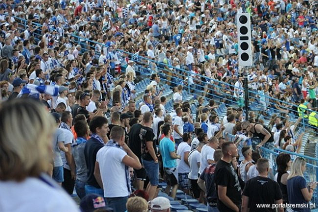 Zacięty mecz z Falubazem