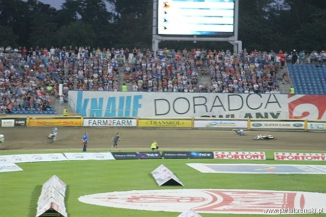 Zacięty mecz z Falubazem