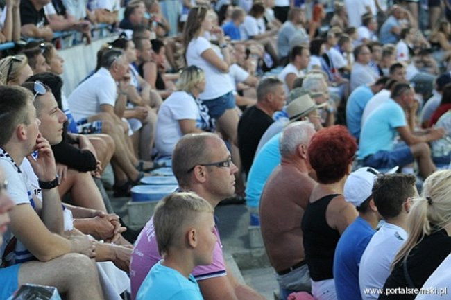 Zacięty mecz z Falubazem