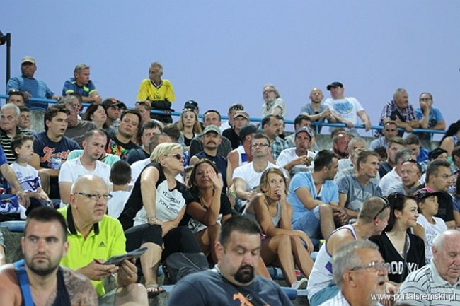 Zacięty mecz z Falubazem