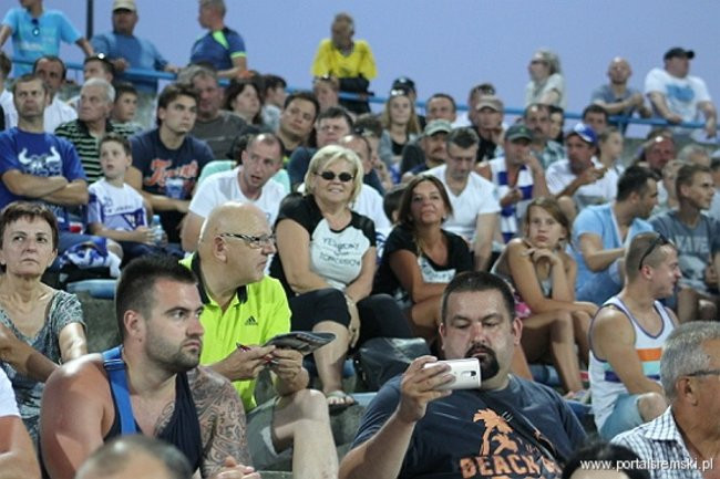 Zacięty mecz z Falubazem