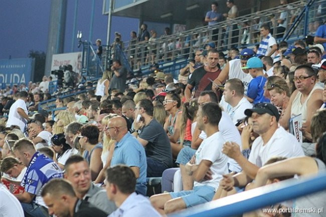 Zacięty mecz z Falubazem