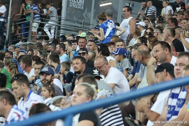 Zacięty mecz z Falubazem