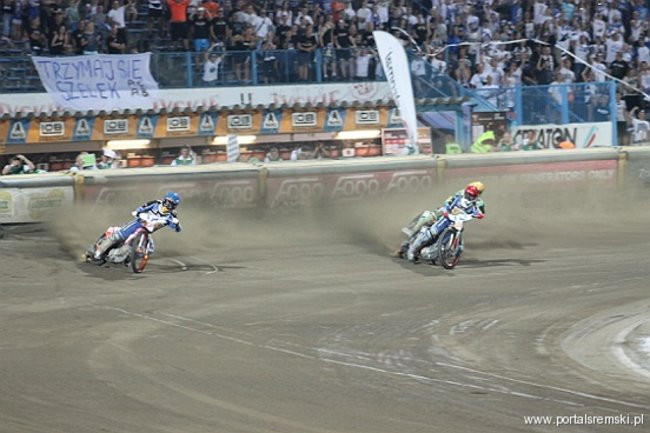 Zacięty mecz z Falubazem