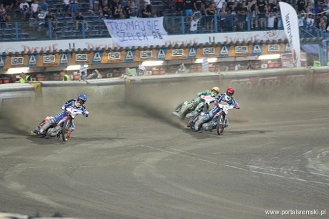 Zacięty mecz z Falubazem