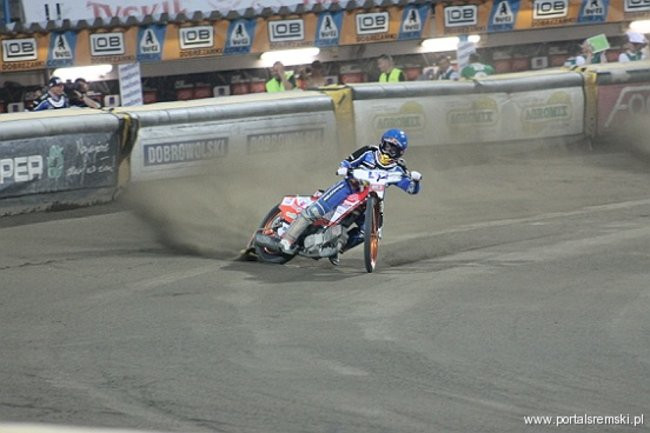 Zacięty mecz z Falubazem