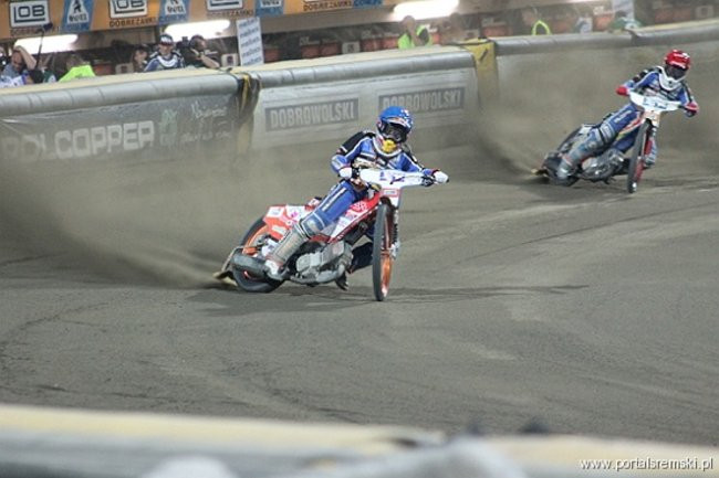 Zacięty mecz z Falubazem