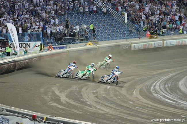 Zacięty mecz z Falubazem