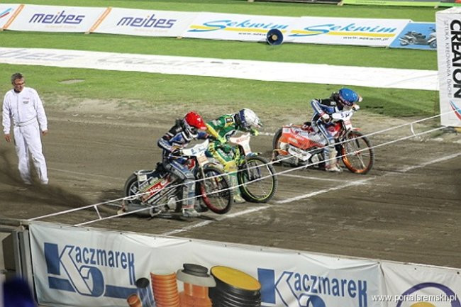 Zacięty mecz z Falubazem